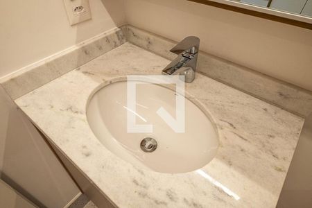 Banheiro de kitnet/studio para alugar com 1 quarto, 27m² em Sumarezinho, São Paulo