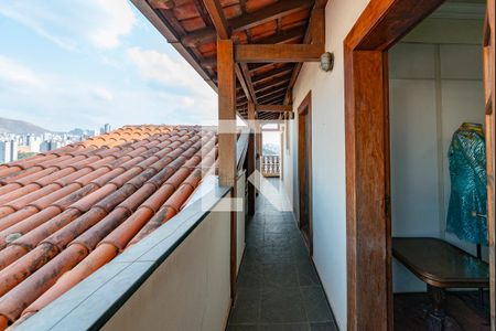 Casa à venda com 496m², 5 quartos e 6 vagasVaranda