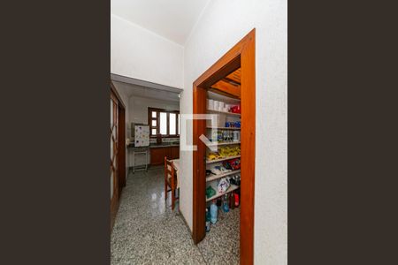 Casa à venda com 496m², 5 quartos e 6 vagasDespensa