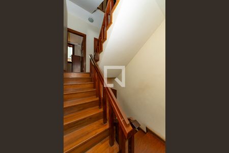 Casa à venda com 496m², 5 quartos e 6 vagasEscada