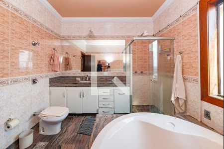 Casa à venda com 496m², 5 quartos e 6 vagasBanheiro da Suíte 1