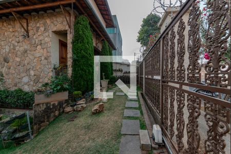 Casa à venda com 496m², 5 quartos e 6 vagasEntrada