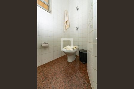 Casa à venda com 496m², 5 quartos e 6 vagasBanheiro Social 2