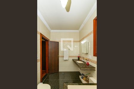 Casa à venda com 496m², 5 quartos e 6 vagasBanheiro Social 1