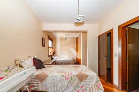 Casa à venda com 496m², 5 quartos e 6 vagasSuíte 2