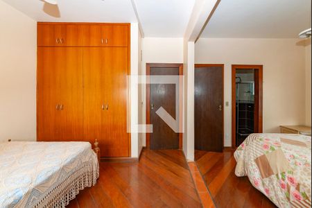 Casa à venda com 496m², 5 quartos e 6 vagasSuíte 2