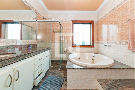 Casa à venda com 496m², 5 quartos e 6 vagasBanheiro da Suíte 1