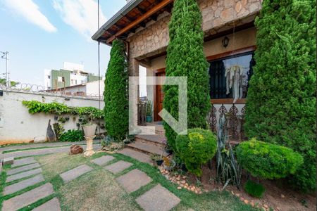 Casa à venda com 496m², 5 quartos e 6 vagasEntrada