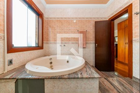 Casa à venda com 496m², 5 quartos e 6 vagasBanheiro da Suíte 1