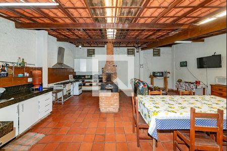 Casa à venda com 496m², 5 quartos e 6 vagasÁrea gourmet