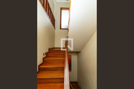 Casa à venda com 496m², 5 quartos e 6 vagasEscada