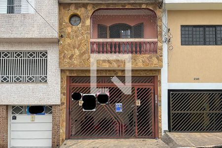 Casa à venda com 185m², 3 quartos e 2 vagasFachada + plaquinha