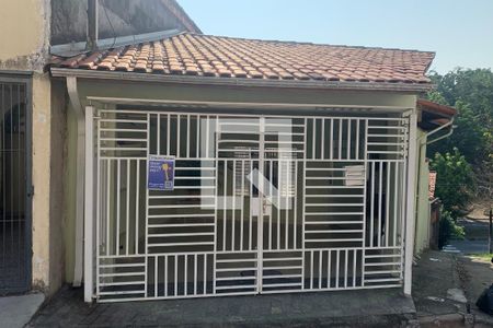 Casa para alugar com 130m², 2 quartos e 2 vagasFachada