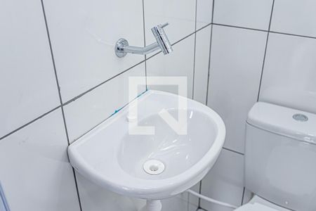 Banheiro de casa para alugar com 1 quarto, 28m² em Vila Diva, São Paulo