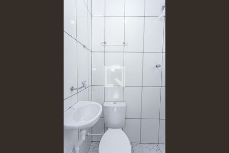 Banheiro de casa para alugar com 1 quarto, 28m² em Vila Diva, São Paulo