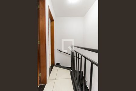 Casa de condomínio para alugar com 71m², 2 quartos e 1 vaga Casa de condomínio para alugar com 71m², 2 quartos e 1 vagaEscada