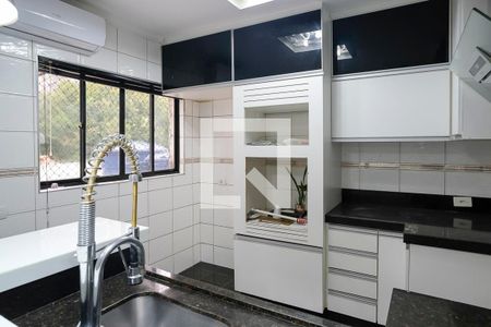 Casa para alugar com 400m², 6 quartos e 4 vagasCozinha segundo andar