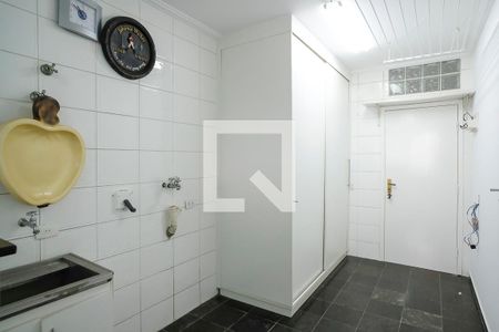 Casa para alugar com 400m², 6 quartos e 4 vagasÁrea de serviço terceiro andar