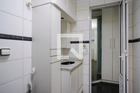 Casa para alugar com 400m², 6 quartos e 4 vagasBanheiro suíte segundo andar