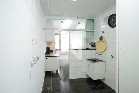 Casa para alugar com 400m², 6 quartos e 4 vagasÁrea de serviço terceiro andar