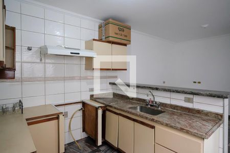 Casa para alugar com 400m², 6 quartos e 4 vagasCozinha primeiro andar