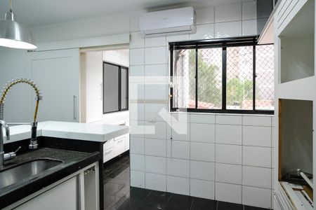 Casa para alugar com 400m², 6 quartos e 4 vagasCozinha segundo andar