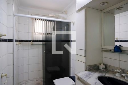 Casa para alugar com 400m², 6 quartos e 4 vagasBanheiro suíte segundo andar