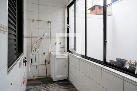 Casa para alugar com 400m², 6 quartos e 4 vagasÁrea de serviço primeiro andar