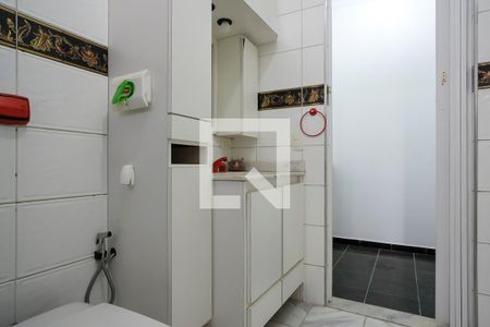 Casa para alugar com 400m², 6 quartos e 4 vagasBanheiro suíte terceiro andar