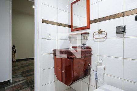 Casa para alugar com 400m², 6 quartos e 4 vagasBanheiro primeiro andar