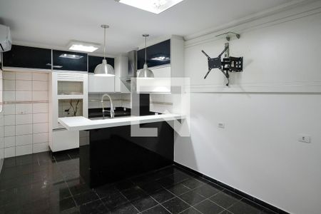 Casa para alugar com 400m², 6 quartos e 4 vagasCozinha segundo andar