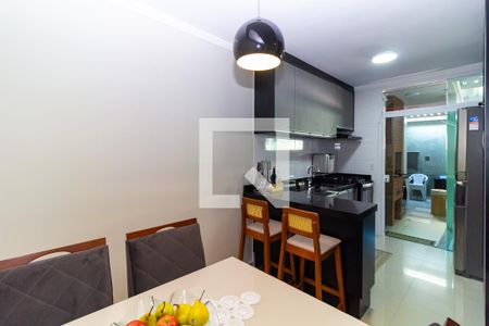 Casa à venda com 83m², 3 quartos e 2 vagas Casa à venda com 83m², 3 quartos e 2 vagasCozinha