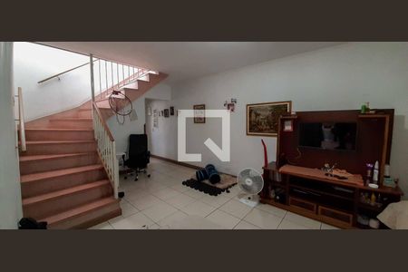 Sala de casa à venda com 4 quartos, 200m² em Umuarama, Osasco