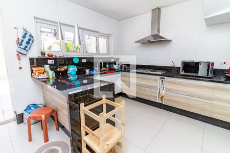 Casa à venda com 390m², 4 quartos e 2 vagas Casa à venda com 390m², 4 quartos e 2 vagasCozinha