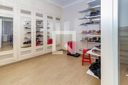 Casa à venda com 390m², 4 quartos e 2 vagas Casa à venda com 390m², 4 quartos e 2 vagasCloset da suíte 1