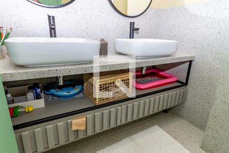 Casa à venda com 390m², 4 quartos e 2 vagas Casa à venda com 390m², 4 quartos e 2 vagasBanheiro da Suíte 2