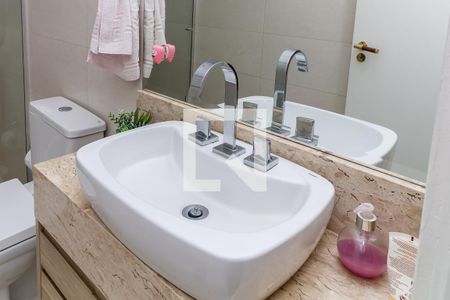 Casa à venda com 390m², 4 quartos e 2 vagas Casa à venda com 390m², 4 quartos e 2 vagasBanheiro