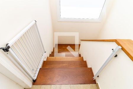 Casa à venda com 390m², 4 quartos e 2 vagas Casa à venda com 390m², 4 quartos e 2 vagasEscada