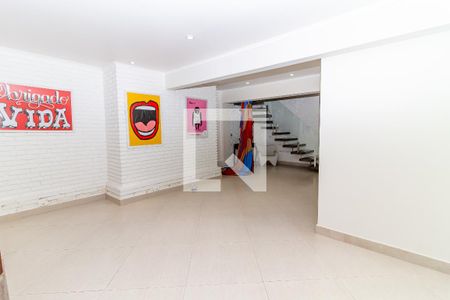 Casa à venda com 390m², 4 quartos e 2 vagas Casa à venda com 390m², 4 quartos e 2 vagasSalão de Festas