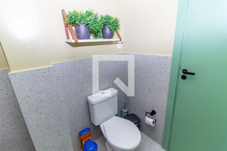 Casa à venda com 390m², 4 quartos e 2 vagas Casa à venda com 390m², 4 quartos e 2 vagasBanheiro da Suíte 2