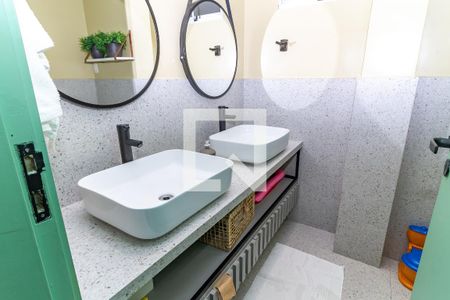 Casa à venda com 390m², 4 quartos e 2 vagas Casa à venda com 390m², 4 quartos e 2 vagasBanheiro da Suíte 2