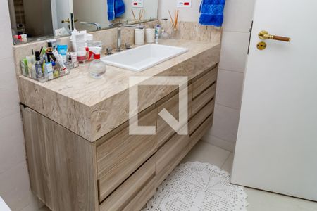 Casa à venda com 390m², 4 quartos e 2 vagas Casa à venda com 390m², 4 quartos e 2 vagasBanheiro da Suíte