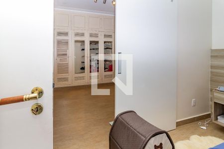 Casa à venda com 390m², 4 quartos e 2 vagas Casa à venda com 390m², 4 quartos e 2 vagasSuíte