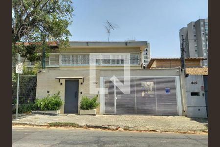 Casa à venda com 390m², 4 quartos e 2 vagas Casa à venda com 390m², 4 quartos e 2 vagasFachada