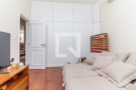 Casa à venda com 390m², 4 quartos e 2 vagas Casa à venda com 390m², 4 quartos e 2 vagasQuarto 1