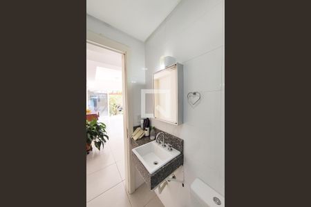 Casa à venda com 142m², 3 quartos e 2 vagasBanheiro