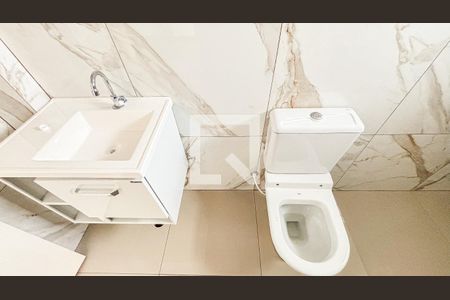 Casa à venda com 150m², 3 quartos e 1 vaga Casa à venda com 150m², 3 quartos e 1 vagaBanheiro da Suíte