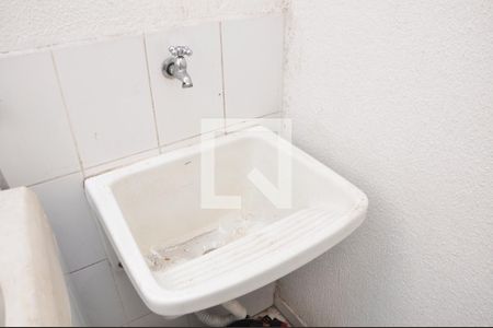 Casa de condomínio para alugar com 100m², 2 quartos e 2 vagasDetalhe - Área de Serviço e Quintal