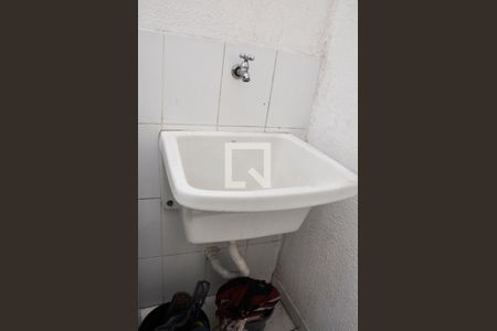 Casa de condomínio para alugar com 100m², 2 quartos e 2 vagasDetalhe - Área de Serviço e Quintal