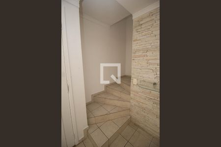 Escada da Sala de casa de condomínio à venda com 2 quartos, 100m² em Vila Nina, São Paulo